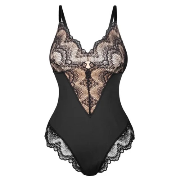 Plus Size Lace bodysuit with adjustable straps Size 4XL - Picture 7 of 14